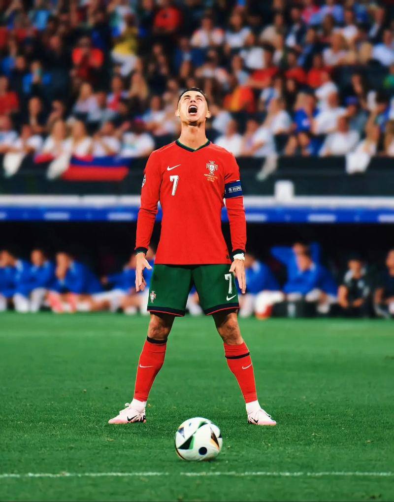 董路：中国是世界上最不热爱足球的人!球员不爱足球,就是干活挣钱