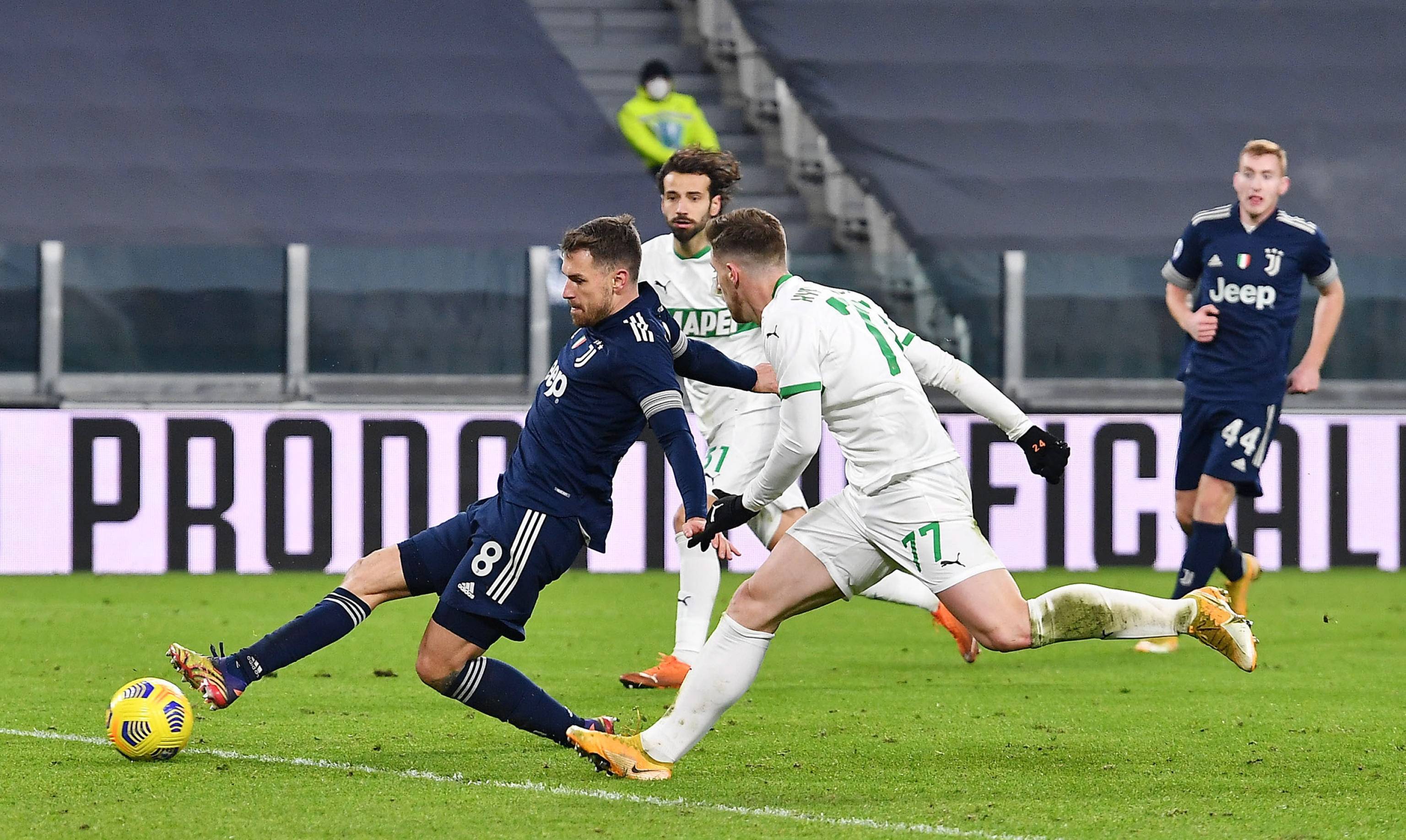 另类数据！埃迪半场交出3分13篮板2盖帽