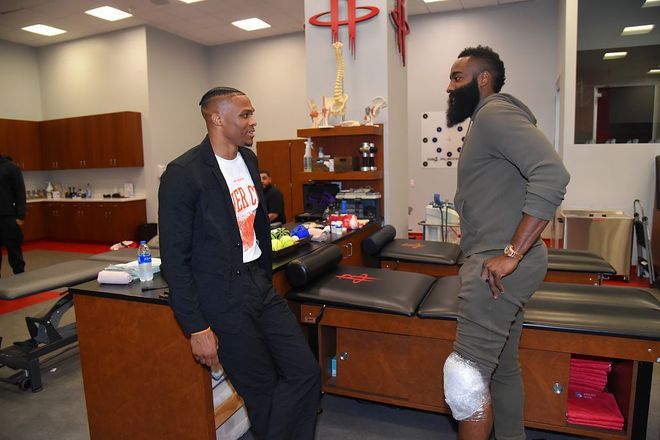 [NBA]伦纳德背身单打 后仰跳投颠进篮筐